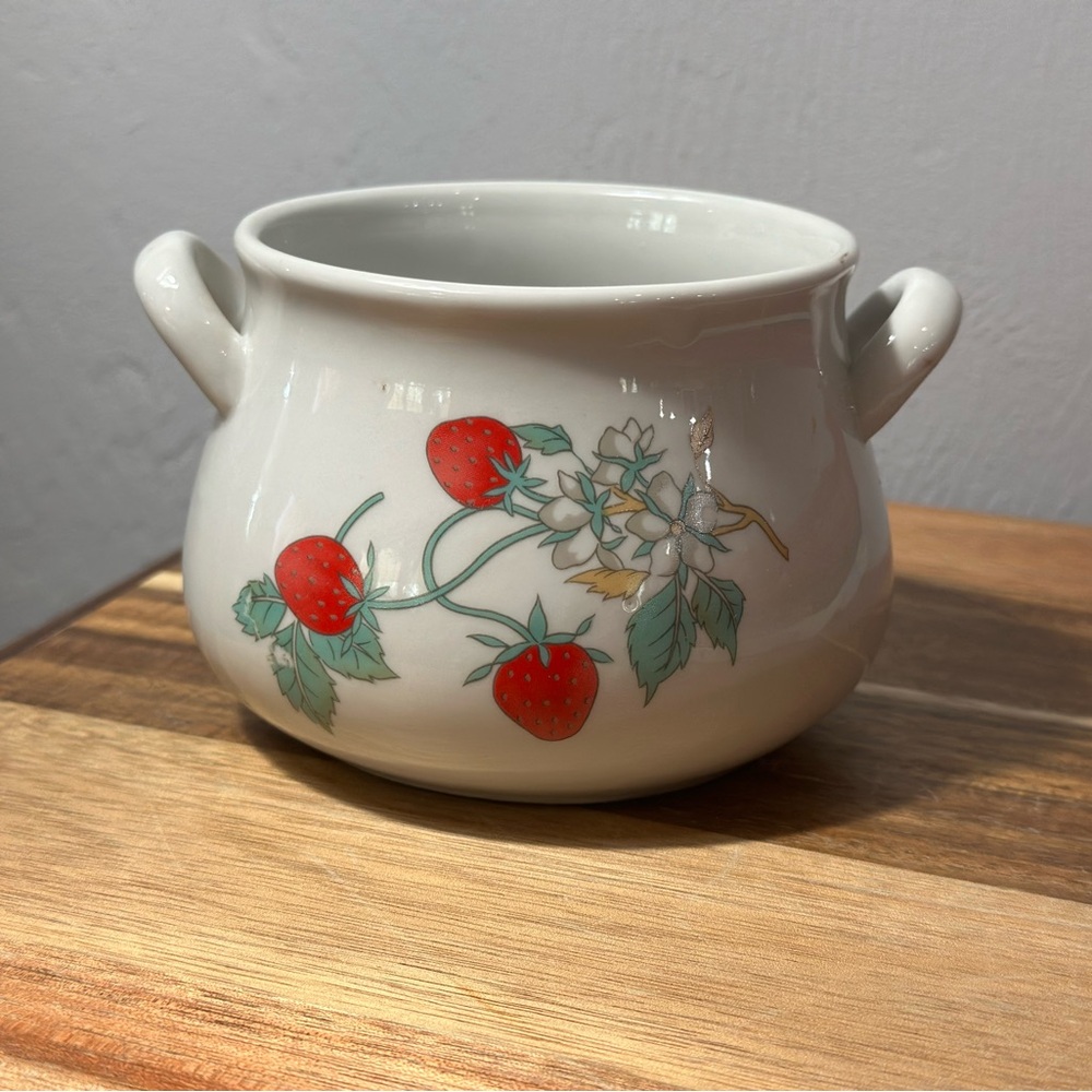 Ceramic Strawberry Serving Bowl and Dish - White with Red Strawberry Motif - Picture 8 of 13